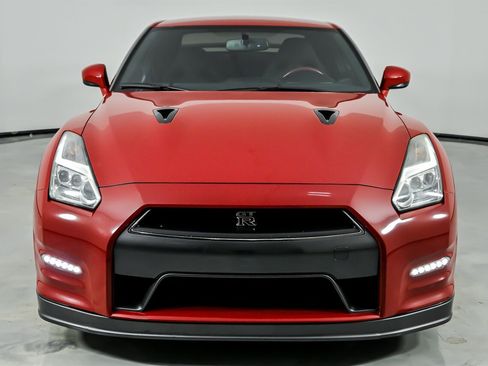 Used 2015 Nissan GT-R Black Edition image 5