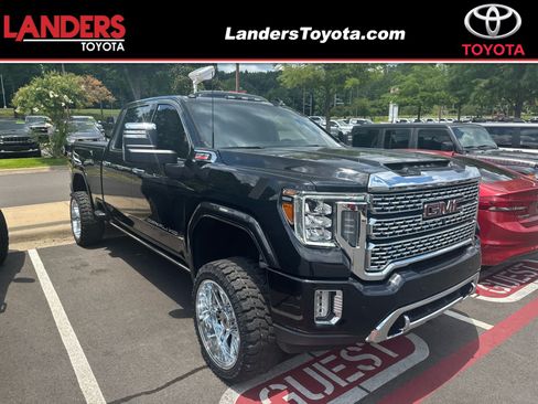 Used 2021 GMC Sierra 2500 Denali w/ Denali Black Diamond Edition AWD/4WD image 1