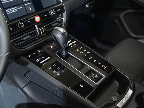 Certified 2026 Porsche Macan AWD/4WD image 21