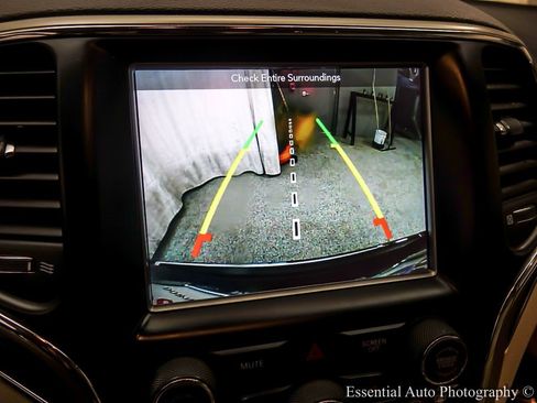 Used 2018 Jeep Grand Cherokee Limited image 20