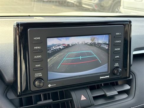 Used 2021 Toyota RAV4 LE image 19
