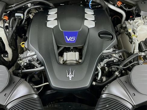 Used 2022 Maserati Levante Modena image 31