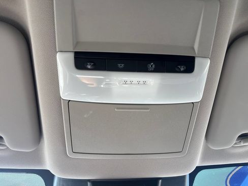 Used 2025 Nissan Rogue S AWD/4WD image 10