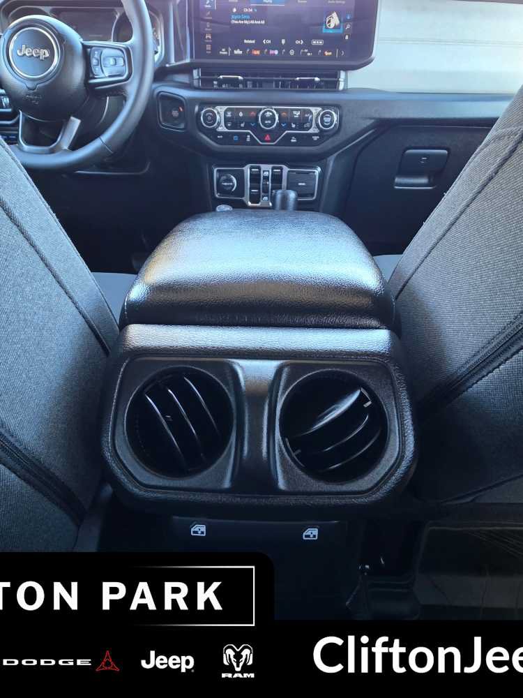Used 2024 Jeep Wrangler Unlimited AWD/4WD image 19