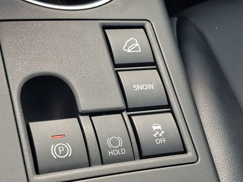 Used 2023 Toyota Highlander XLE AWD/4WD image 25