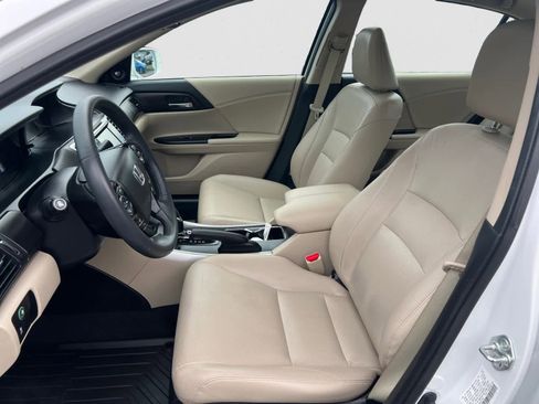 Used 2015 Honda Accord Touring image 17