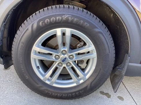 Used 2022 Ford Explorer XLT w/ Equipment Group 202A AWD/4WD image 6