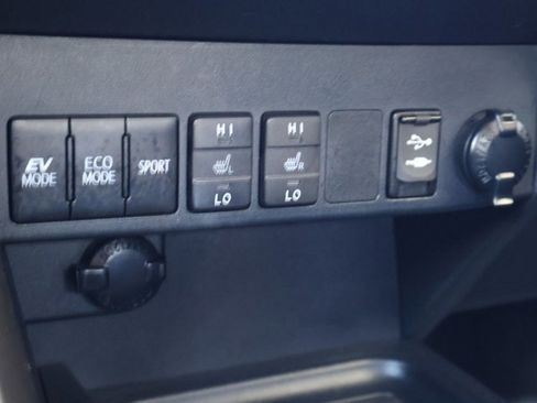 Used 2018 Toyota RAV4 Limited AWD/4WD image 22