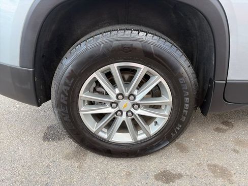 Used 2023 Chevrolet Traverse LT w/ LPO, Floor Liner Package AWD/4WD image 16