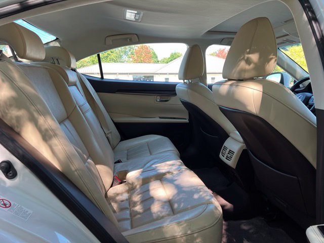 Used 2016 Lexus ES 350 w/ Luxury Package w/Wood Trim FWD image 18