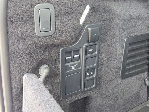 Used 2023 Land Rover Discovery HSE R-Dynamic image 18