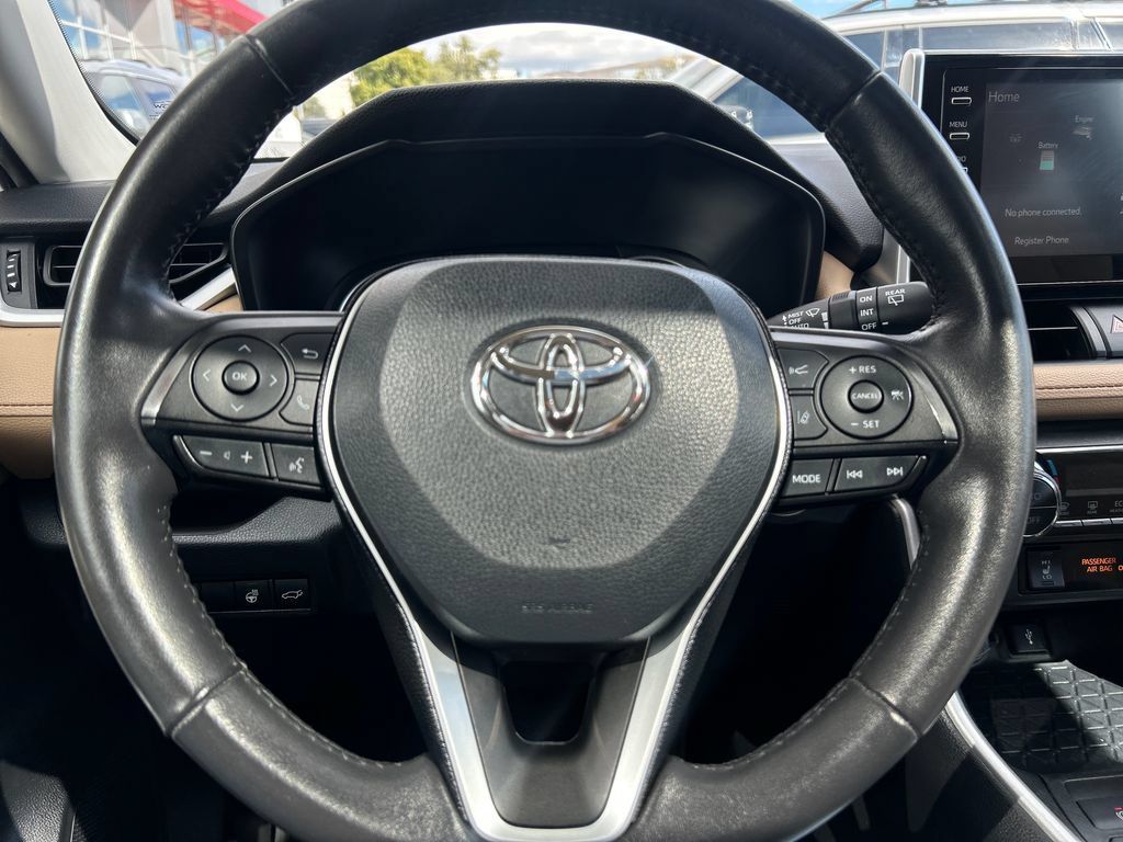 Certified 2020 Toyota RAV4 XLE w/ Convenience Package AWD/4WD image 17