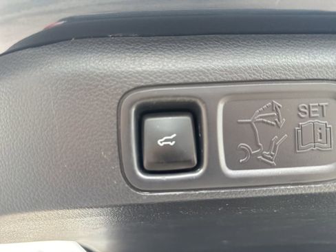 Used 2023 Ford Expedition Limited image 29