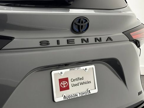Used 2025 Toyota Sienna XSE w/ XSE Premium Package AWD/4WD image 8