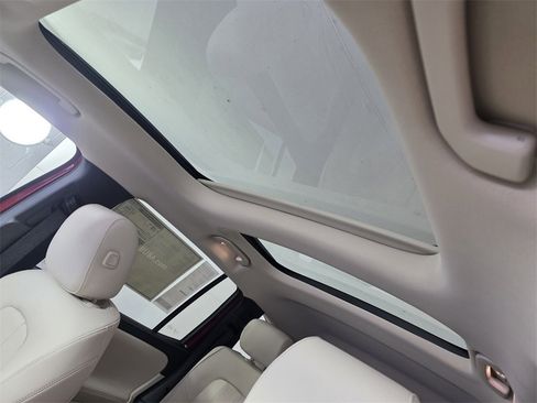 New 2026 Mercedes-Benz GLB 250 image 9