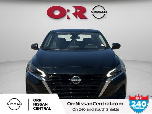 Used 2025 Nissan Altima 2.5 SV FWD image 2