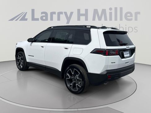New 2026 Jeep Cherokee Overland w/ Trailer Tow Group AWD/4WD image 3