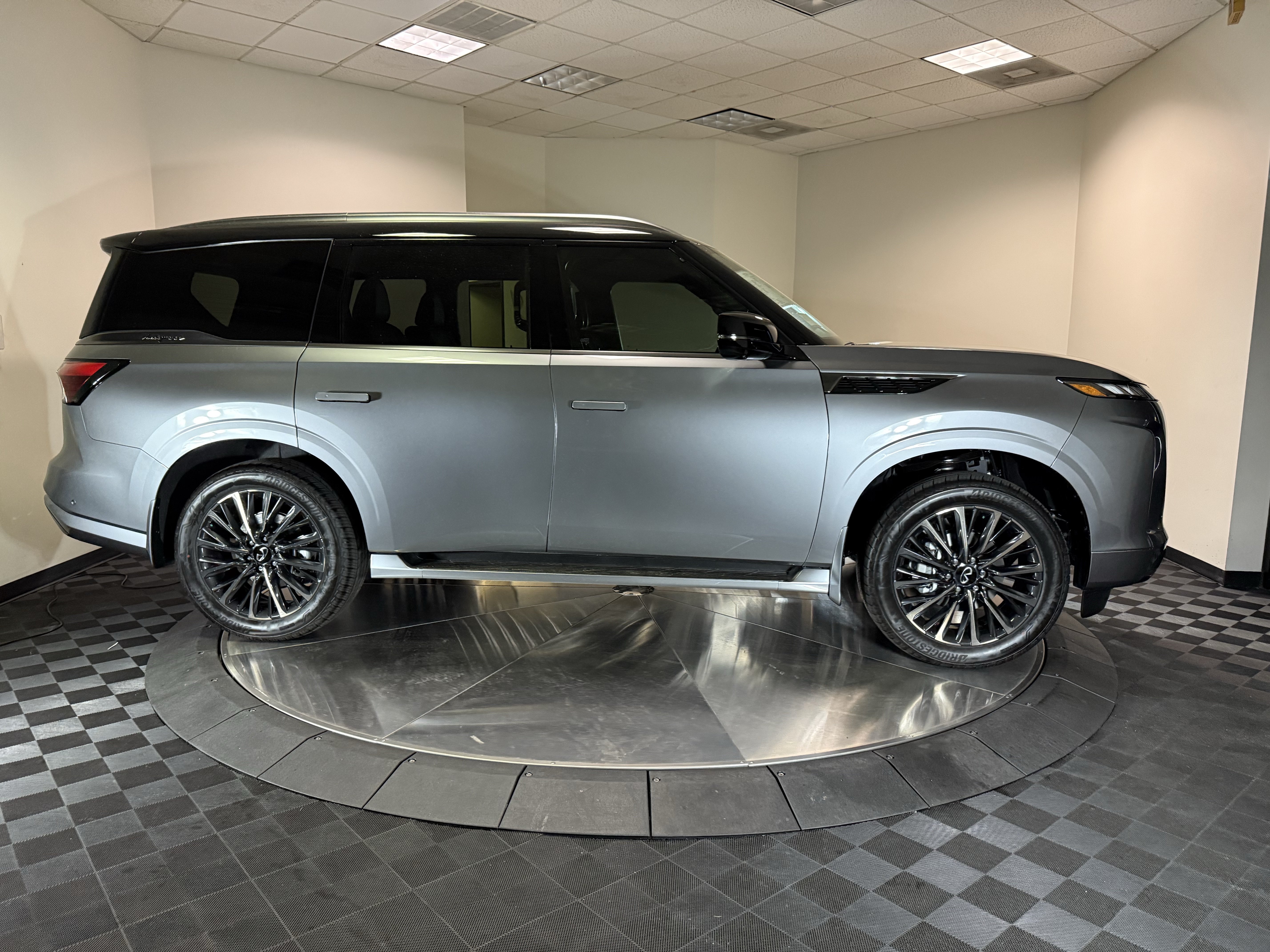 New 2026 INFINITI QX80 Autograph w/ Premium Cargo Package AWD/4WD image 9