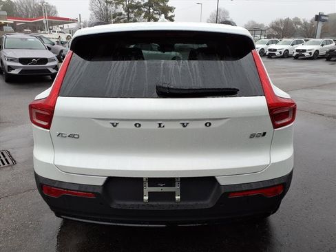 New 2026 Volvo XC40 B5 Core w/ Climate Package image 4