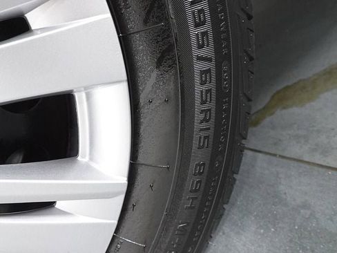 Used 2021 Toyota Corolla L image 30