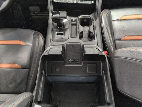 Used 2023 GMC Sierra 1500 AT4 w/ AT4 Premium Package AWD/4WD image 17