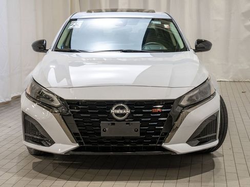 Used 2023 Nissan Altima 2.5 SR w/ SR Premium Package image 3