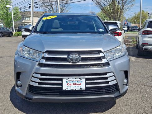 Used 2017 Toyota Highlander XLE w/ Protection Package #3 AWD/4WD image 5