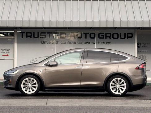 Used 2016 Tesla Model X 90D image 5