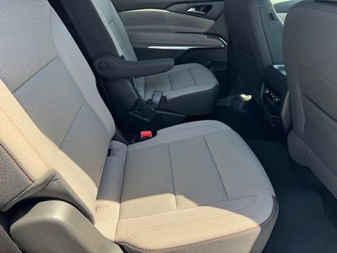Certified 2026 Chevrolet Traverse LT w/ Driver Confidence Package FWD image 8