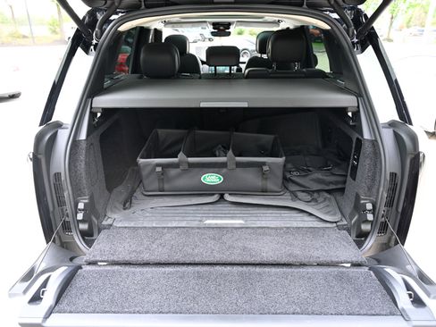 Used 2025 Land Rover Range Rover SE AWD/4WD image 43