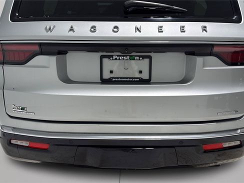 Used 2023 Jeep Wagoneer Series II w/ Premium Group I AWD/4WD image 36