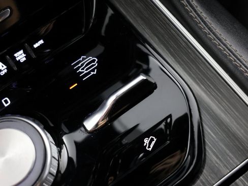 Used 2024 Jeep Wagoneer L Series III w/ Flexible Seating Group image 33