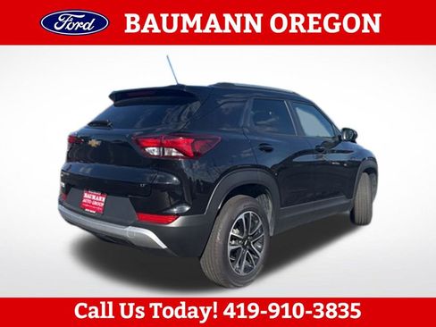 Used 2025 Chevrolet TrailBlazer LT AWD/4WD image 3