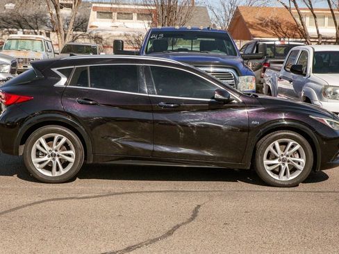 Used 2018 INFINITI QX30 Premium w/ Navigation Package image 4