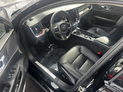 Used 2021 Volvo S60 T5 Momentum AWD/4WD image 8