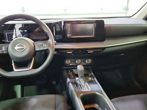 Certified 2025 Nissan Kicks S image 18