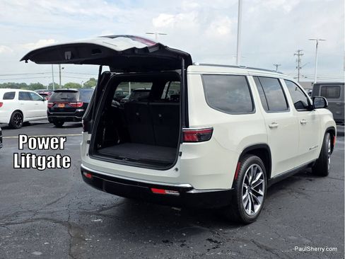 Used 2022 Jeep Wagoneer Series III w/ Premium Group I AWD/4WD image 16