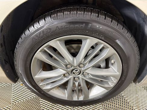 Used 2015 Toyota Camry SE image 12