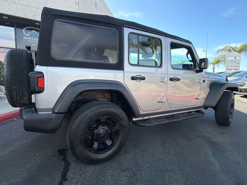 Used 2018 Jeep Wrangler Unlimited Sport AWD/4WD image 9