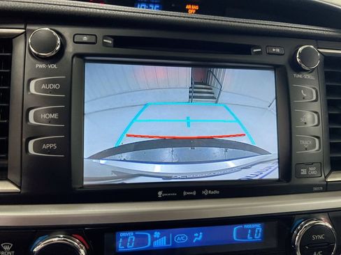 Used 2018 Toyota Highlander XLE AWD/4WD image 16
