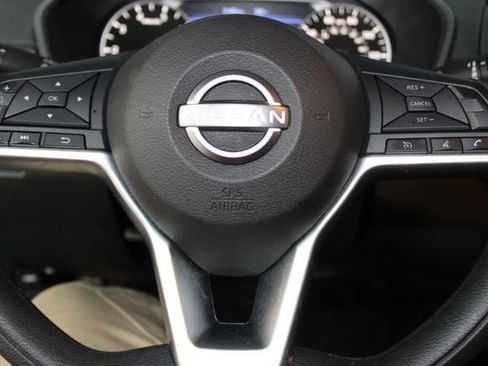 Used 2025 Nissan Altima 2.5 SV FWD image 18
