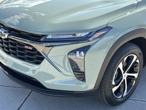 Used 2024 Chevrolet Trax RS w/ Sunroof Package image 10