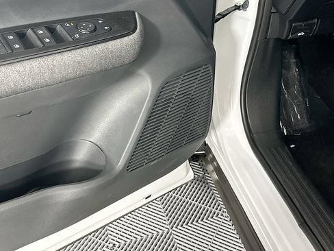 New 2026 Nissan Kicks SV w/ SV Premium Package FWD image 25