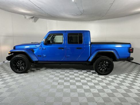 Used 2025 Jeep Gladiator Sport AWD/4WD image 5
