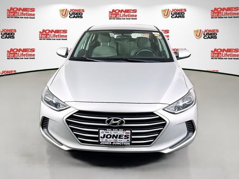Used 2018 Hyundai Elantra SE w/ SE Connectivity Package 04 FWD image 10