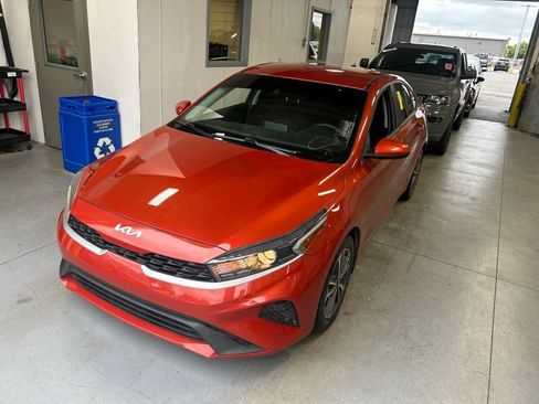 Used 2022 Kia Forte LXS FWD image 2