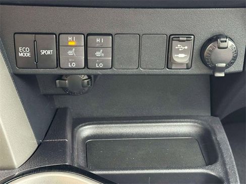Used 2018 Toyota RAV4 Limited w/ Advanced Technology Package image 29