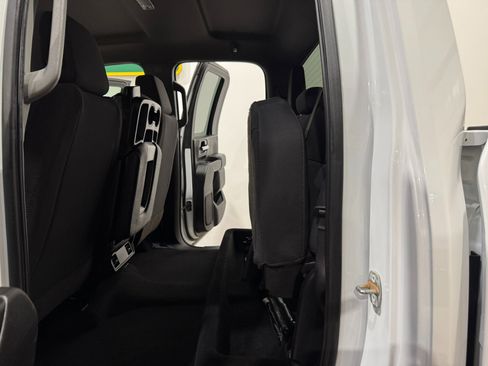 Used 2023 Chevrolet Silverado 2500 Custom w/ Custom Convenience Package image 18