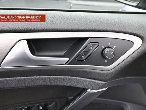 Used 2016 Volkswagen Golf S FWD image 22