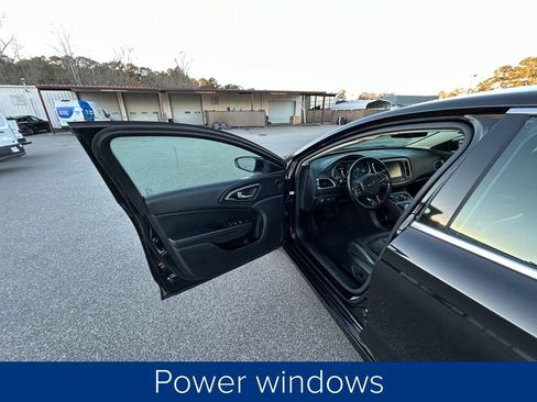 Used 2017 Chrysler 200 Limited Platinum image 27